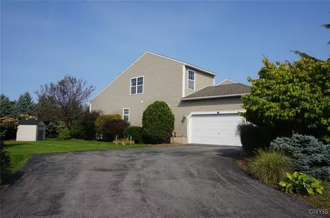5076 Minuteman Ln, Salina, NY 13088