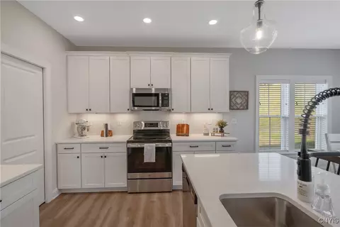 Kitchen - 5952 Venus Path, Camillus, NY 13031 photo 6 of 6