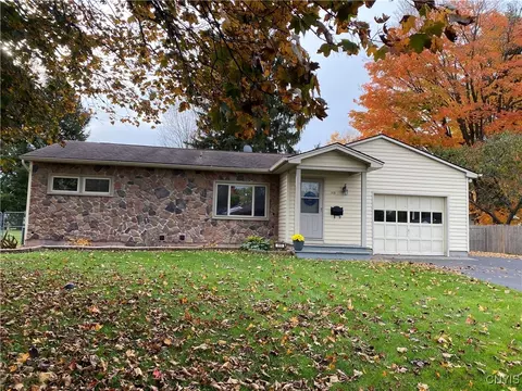 115 Kaywood Rd, Syracuse, NY 13212