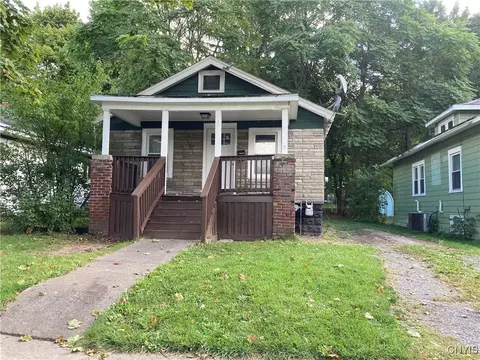415 Seneca Dr, Syracuse, NY 13205