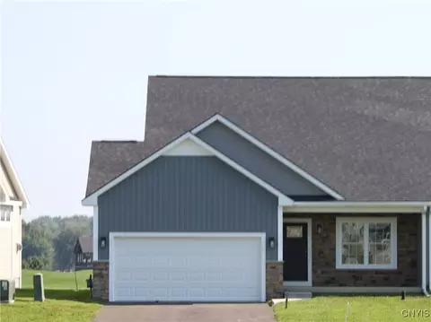 8072 Forest Ridge Lane Ln #402, Lysander, NY 13027