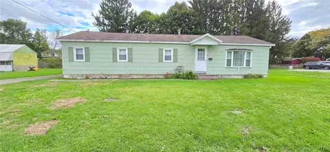 5 Kinney Ln, Cortland, NY 13045