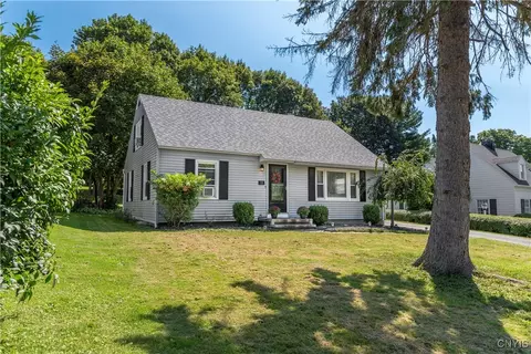 11 Bradley Rd, New Hartford, NY 13413