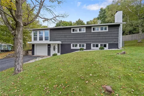 124 Cashin Dr, Fayetteville, NY 13066