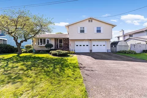 6 Mallard, Clay, NY 13090