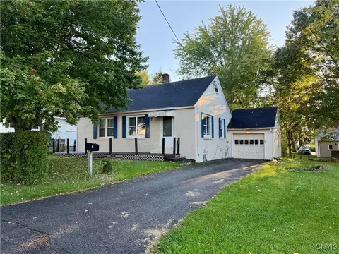 7 Francis Rd, New Hartford, NY 13413