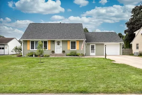 107 Knowland Dr, Salina, NY 13090