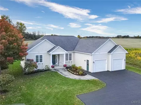 10 Whitegate Dr, Skaneateles, NY 13152