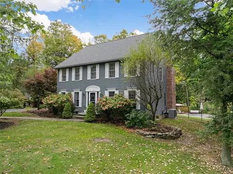 5 Thistle Ct, New Hartford, NY 13413