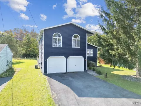 210 7th St, Salina, NY 13088