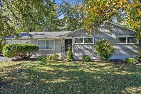6218 Harrington Dr, Syracuse, NY 13212