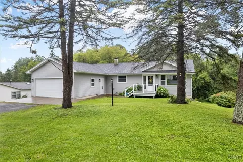 5028 City View Dr, Onondaga, NY 13215