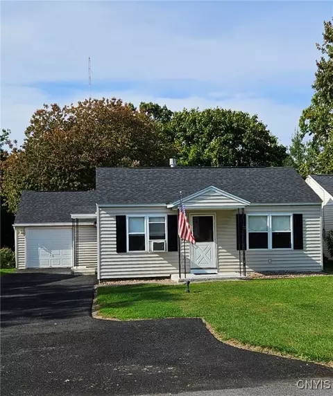 121 Frederick Dr, Salina, NY 13088