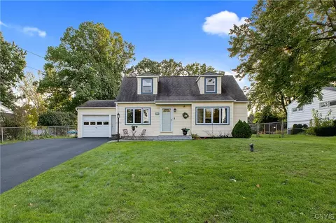 207 Volney Dr, Salina, NY 13212