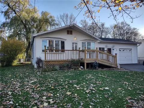 6550 Sargent Rd, East Syracuse, NY 13057