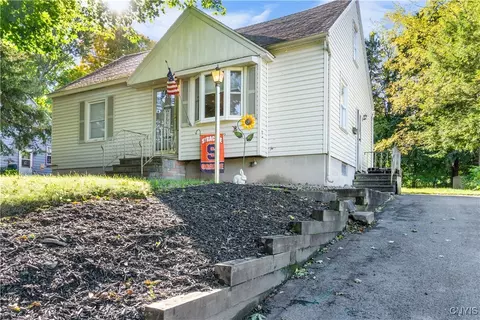 506 Newcastle Rd, Geddes, NY 13219