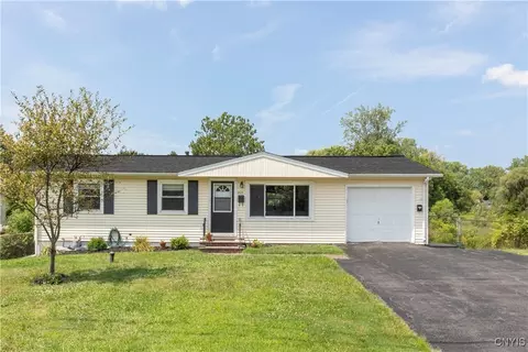 205 Midwood Dr, Salina, NY 13088