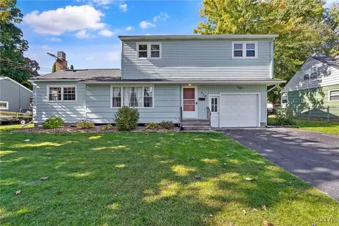219 Carlton Dr, Salina, NY 13212