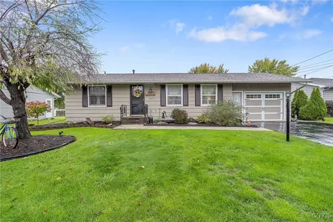 4921 Merrill Dr, Salina, NY 13088