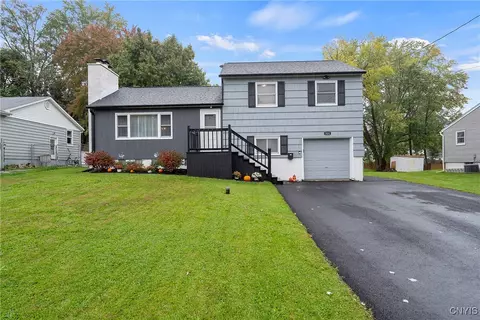 321 Wells Ave E, North Syracuse, NY 13212