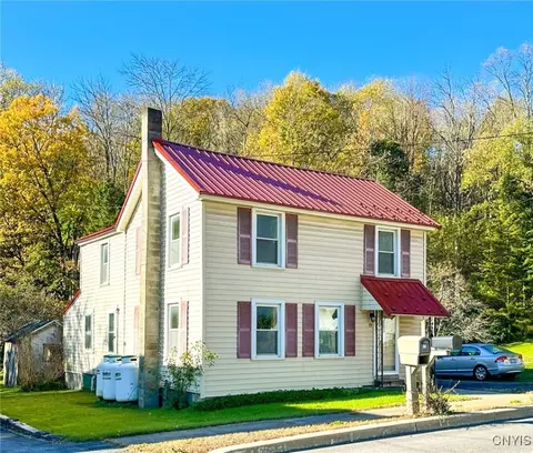 19 Summit Rd, Newport, NY 13416