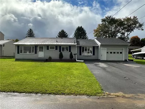 10 Cedar Ln, Whitestown, NY 13417