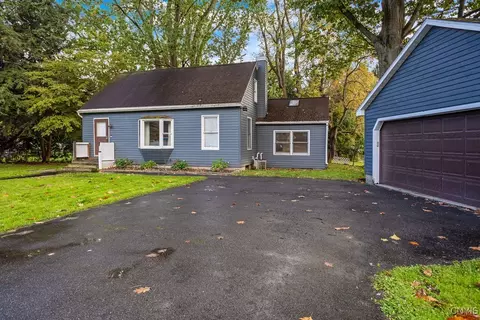 4070 Elmcrest Rd, Clay, NY 13090