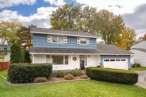 24 Mcintosh St, Clay, NY 13090