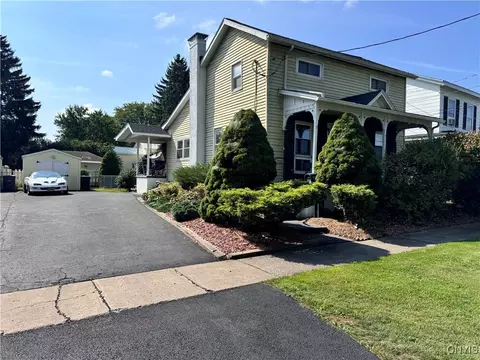 9 W River St, Waterloo, NY 13165