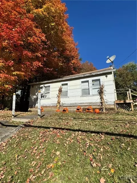 36 Elm St, Tully, NY 13159 photo 2