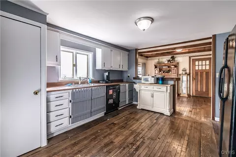 36 Elm St, Tully, NY 13159 photo 4