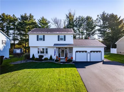 8 Fawncrest Blvd, New Hartford, NY 13413