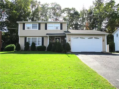 4950 Darien Dr, Salina, NY 13088