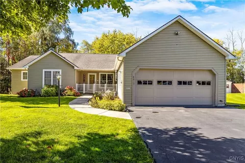 8653 Backstretch Path, Cicero, NY 13039