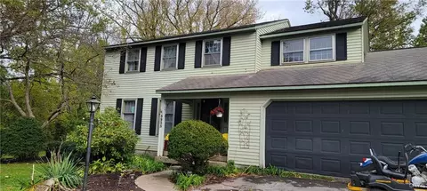 3935 Pawnee Dr, Salina, NY 13090
