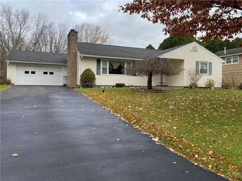 126 Brookside Ln, Fayetteville, NY 13066
