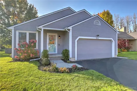 3211 Green Mdw, Lysander, NY 13027