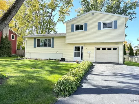 10 Mango Ln, Liverpool, NY 13090