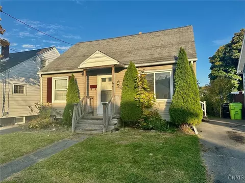 304 Wayland Rd, Salina, NY 13208