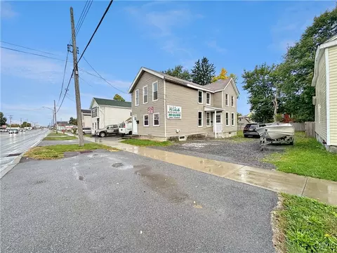 1022 Oriskany St W, Utica, NY 13502
