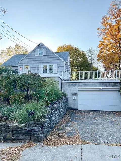 312 Kensington Pl, Syracuse, NY 13210