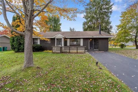 113 Clarewood Dr, Van Buren, NY 13027