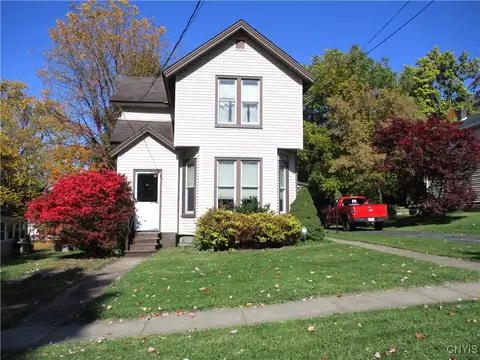 11 Cottage St, Auburn, NY 13021