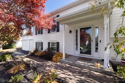 5425 Brisbane Trl, Clay, NY 13041