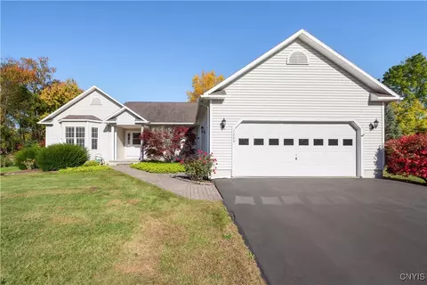 7280 Moss Creek Cir, Salina, NY 13090