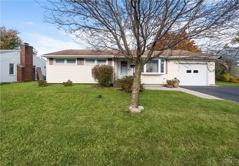 122 Saslon Park Dr, Salina, NY 13088