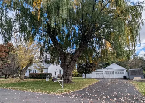 302 Altmont Dr, East Syracuse, NY 13057