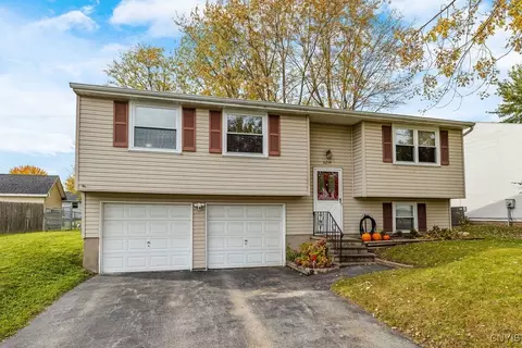 8234 Lucchesi Dr, Clay, NY 13041