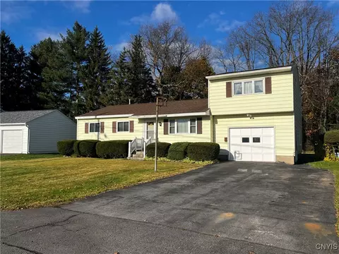 725 Deerfield Dr E, Utica, NY 13502
