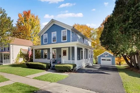35 Hartford Ter, New Hartford, NY 13413